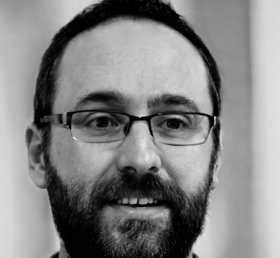 Retrato profesional de Baltasar Ruiz, experto en análisis fundamental